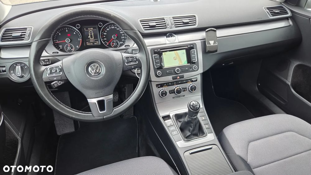 Volkswagen Passat Variant 2.0 TDI BlueMotion Technology DPF Comfortline - 24