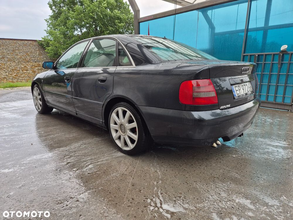Audi A4 Limousine - 14