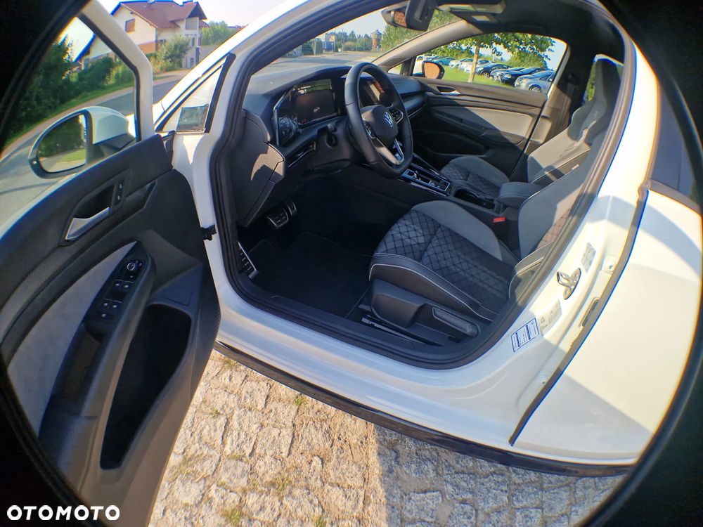 Volkswagen Golf 1.5 eTSI OPF DSG R-Line - 26