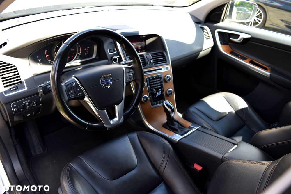 Volvo XC 60 D4 Geartronic Momentum Pro - 11