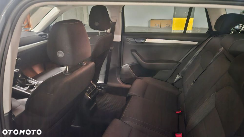 Skoda Superb 2.0 TDI Ambition - 29