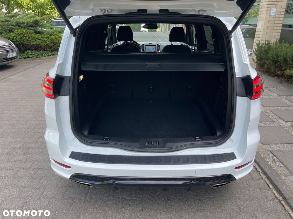 Ford S-Max - 11