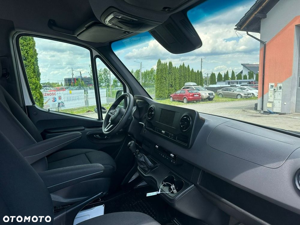 Mercedes-Benz Sprinter - 16