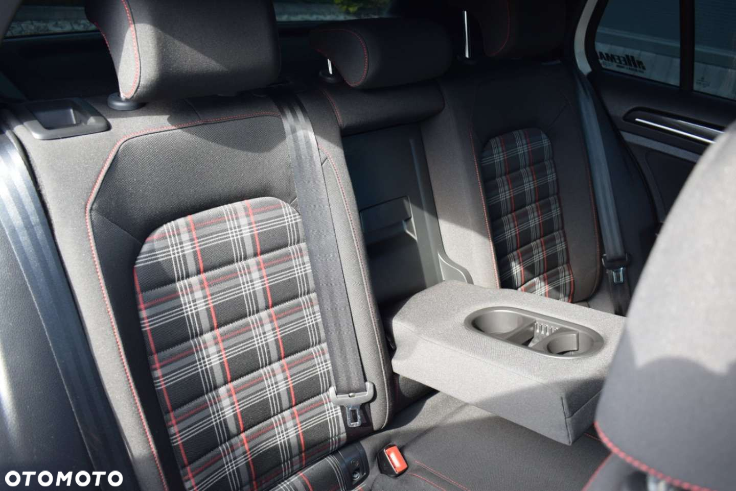 Volkswagen Golf - 22