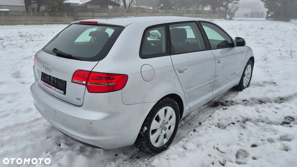 Audi A3 Sportback 1.6 Ambiente - 4