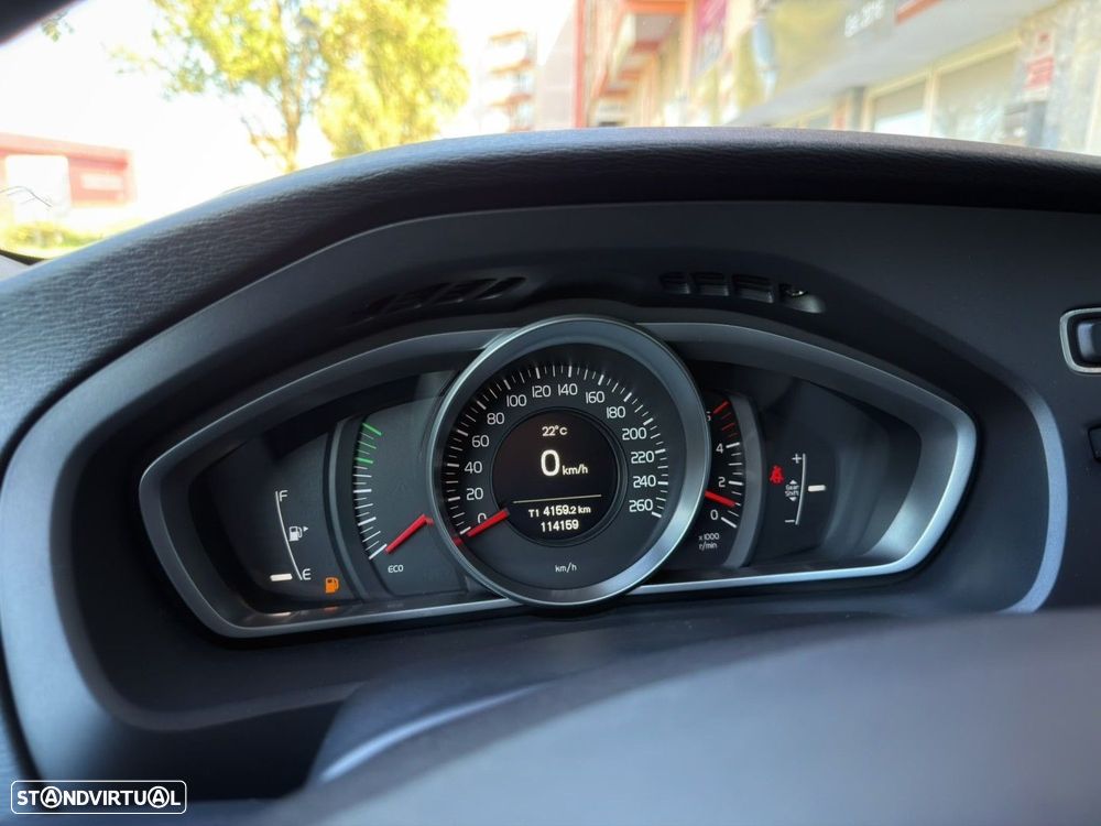 Volvo V40 Cross Country 1.6 D2 Momentum - 24