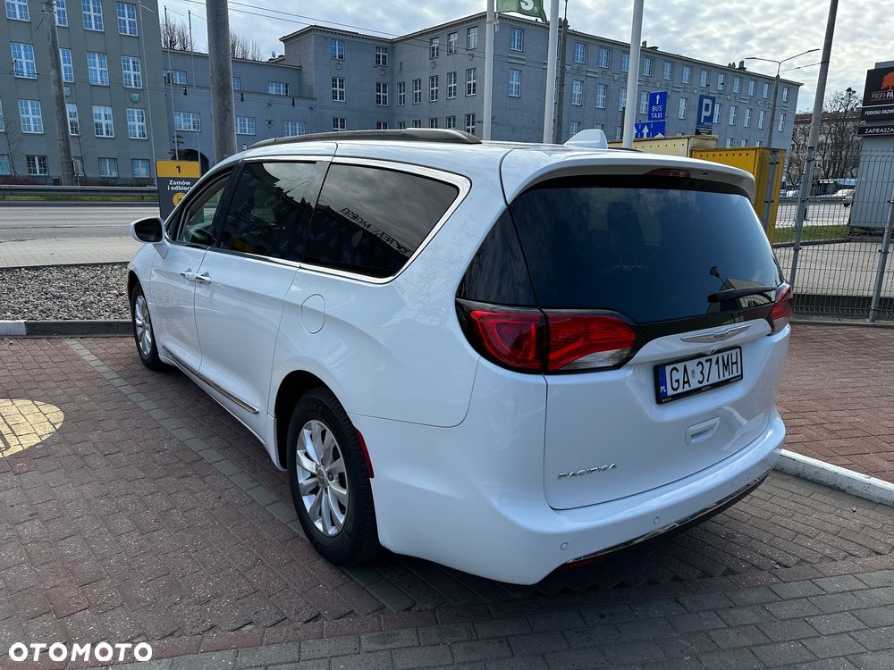 Chrysler Pacifica - 6