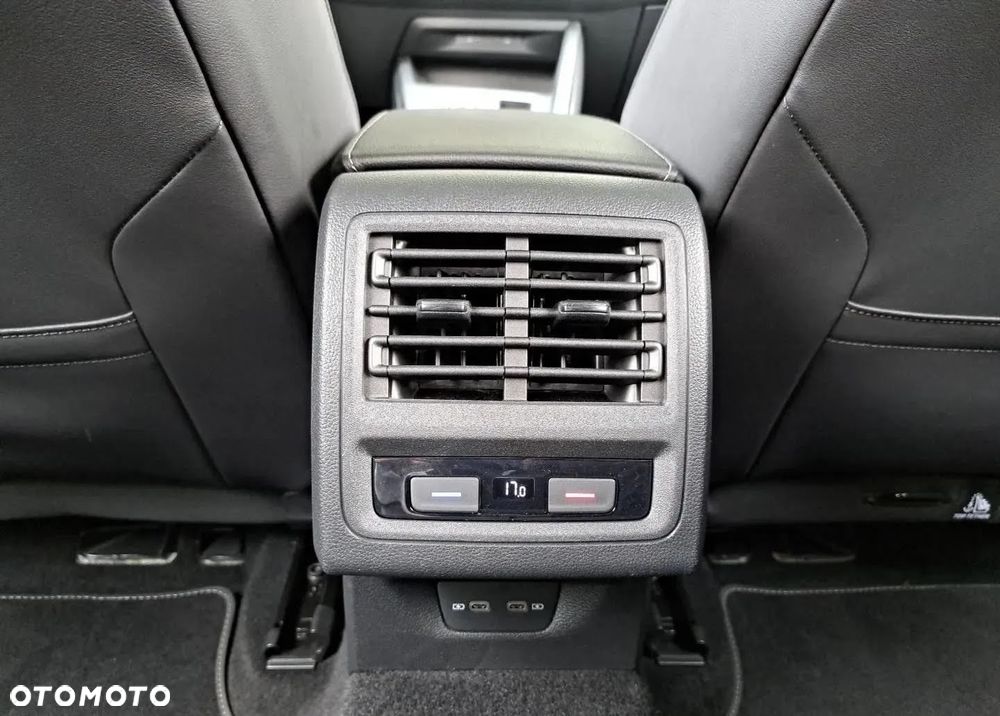 Volkswagen Golf 1.5 eTSI EVO R-Line DSG - 17
