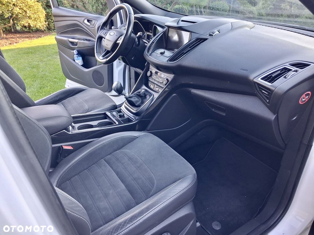 Ford Kuga 2.0 TDCi 4x2 ST-Line - 19