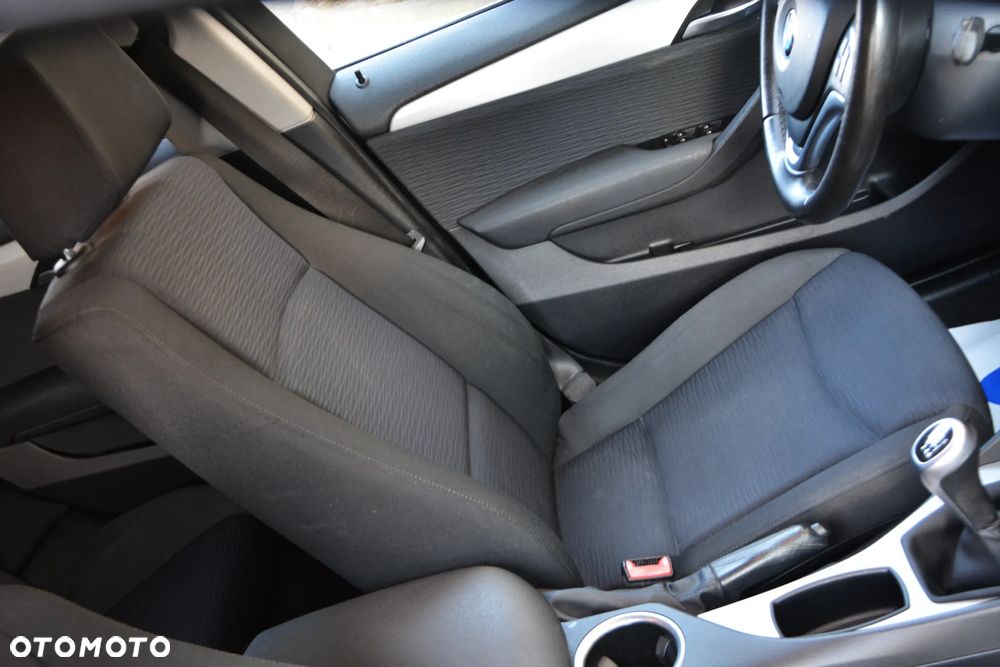 BMW X1 sDrive18d xLine - 25