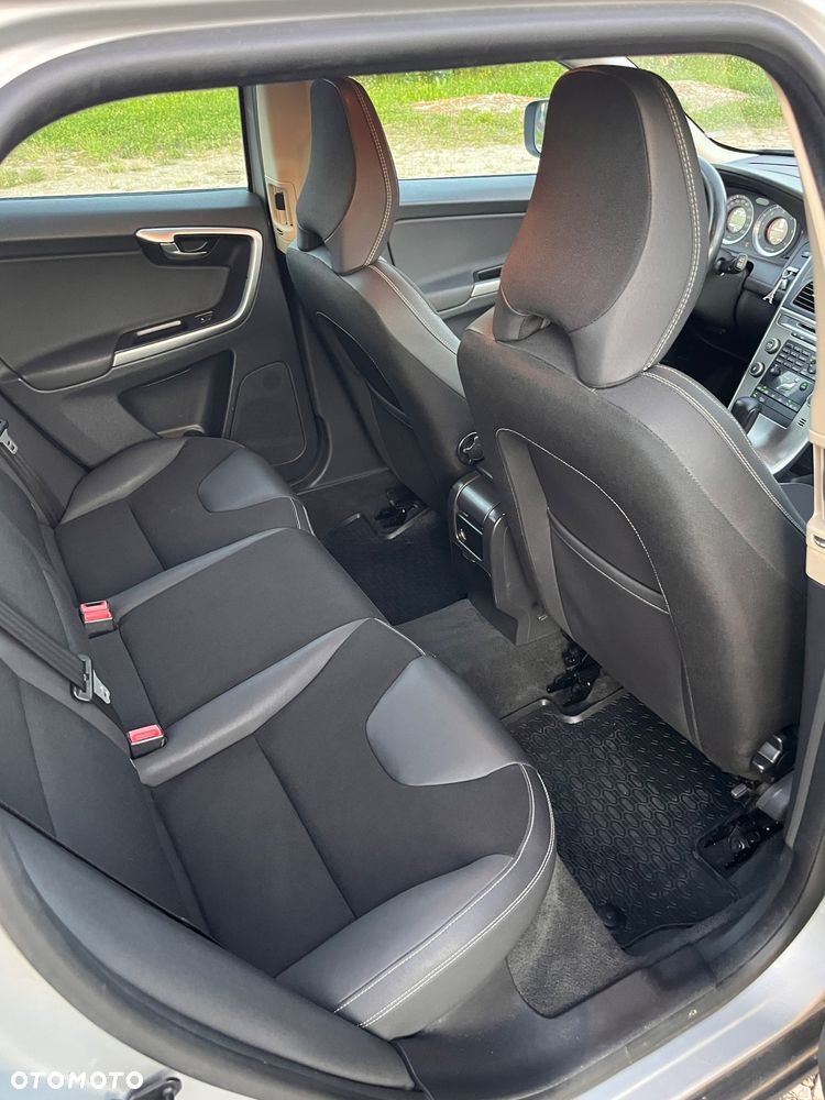 Volvo XC 60 D5 AWD Momentum - 19