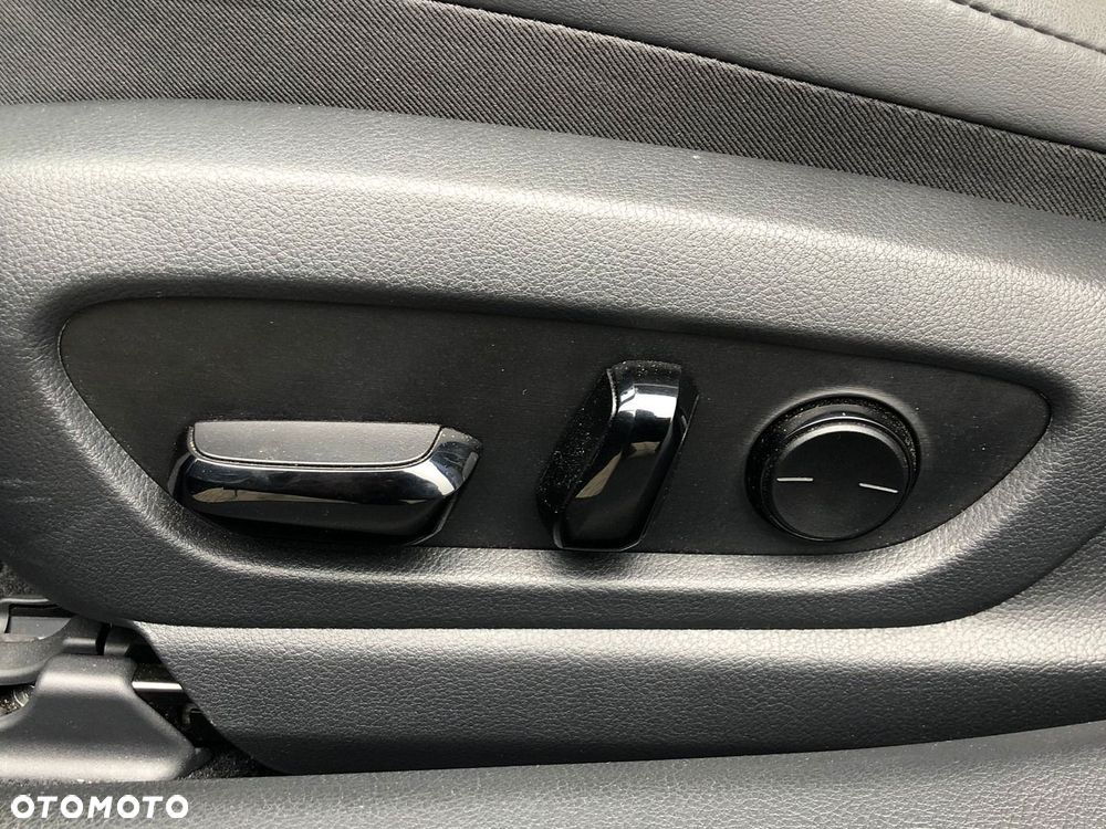 Lexus ES 300h F Sport Design - 30