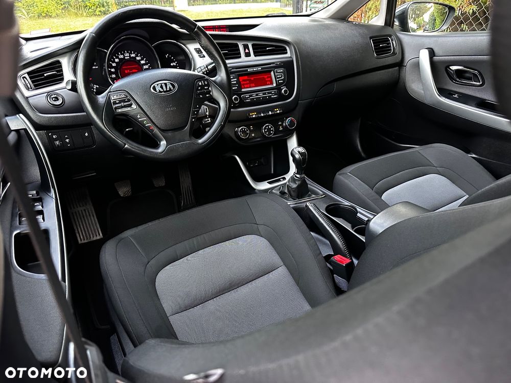 Kia Ceed 1.6 GDI Fifa World Cup Edition - 33