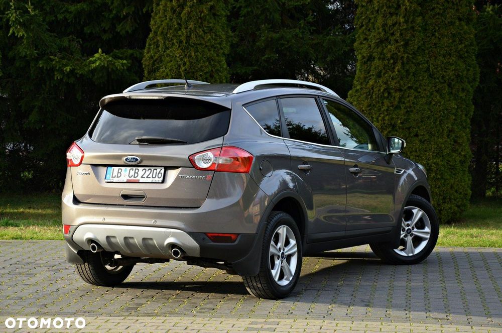Ford Kuga 2.0 TDCi 2x4 Titanium - 4