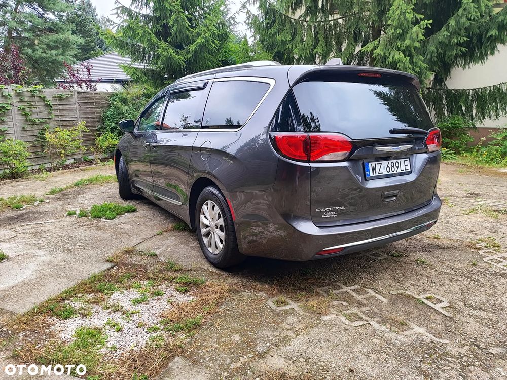 Chrysler Pacifica - 8