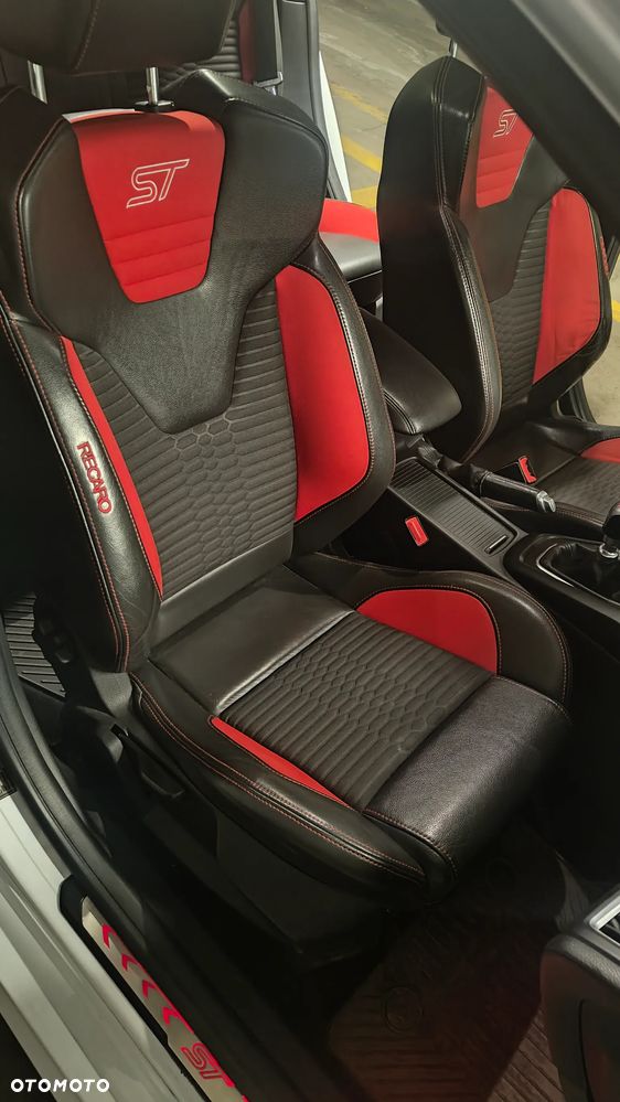 Ford Focus 2.0 EcoBoost ST-2 - 9