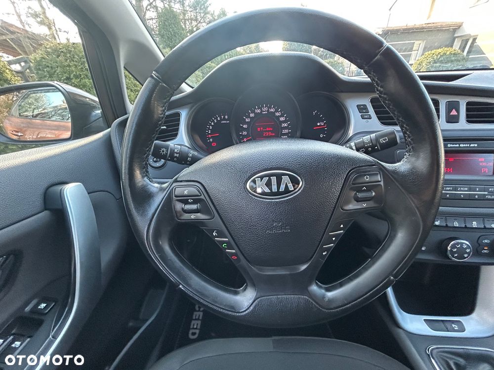 Kia Ceed 1.6 GDI ISG Dream-Team Edition - 12