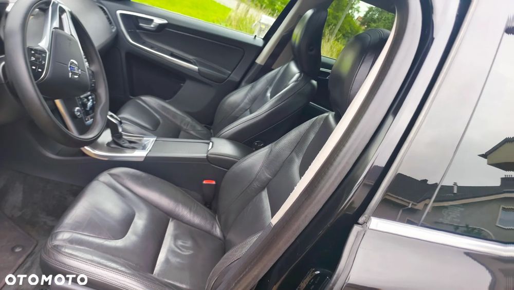 Volvo XC 60 D5 AWD Geartronic Summum - 9