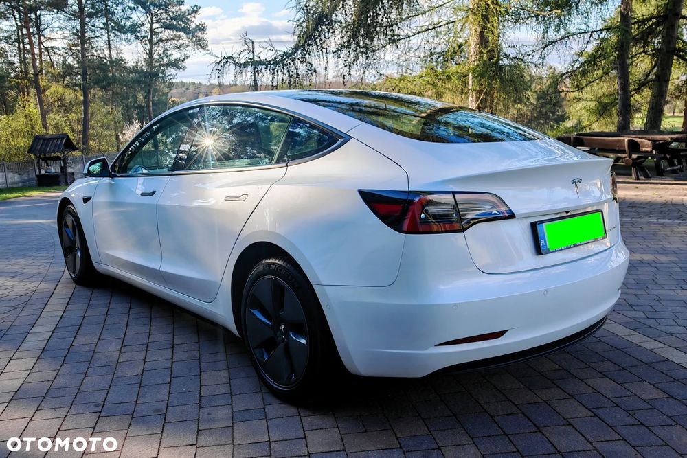 Tesla Model 3 - 3