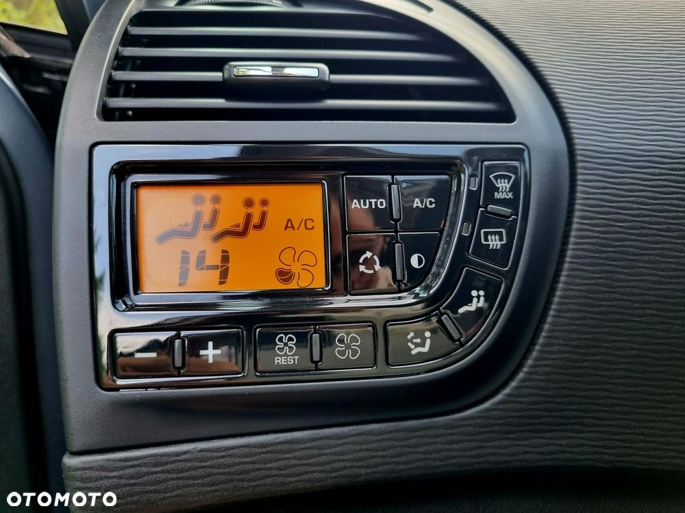 Citroën C4 Picasso 1.6 e-HDi FAP EGS6 Exclusive - 22