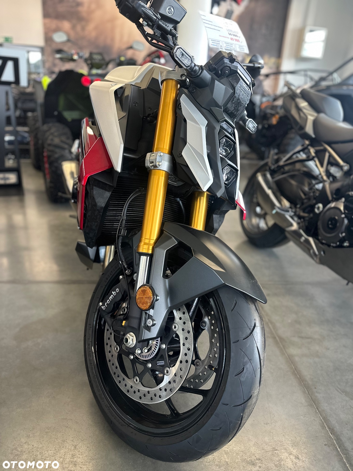 Suzuki GSX 1000 - 12