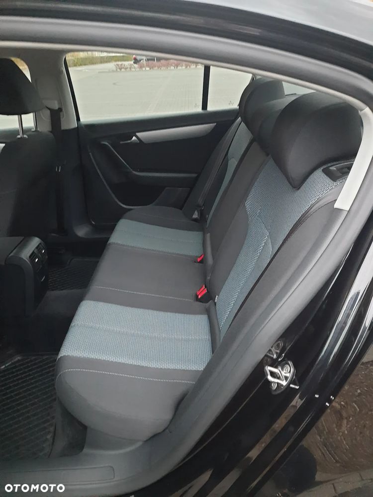 Volkswagen Passat 1.6 TDI BlueMotion - 15