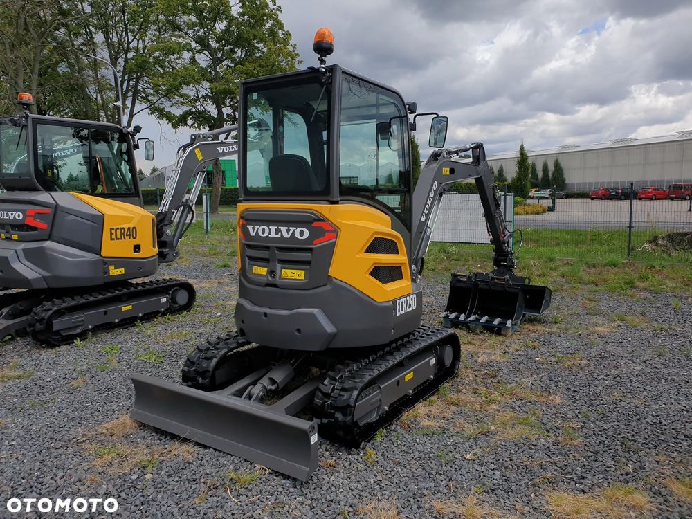 Volvo ECR25D NOWA DOSTĘPNA OD RĘKI, SZYBKOZŁĄCZE, DŁUGIE RAMIĘ, OBRÓT W OBRYSIE - 31