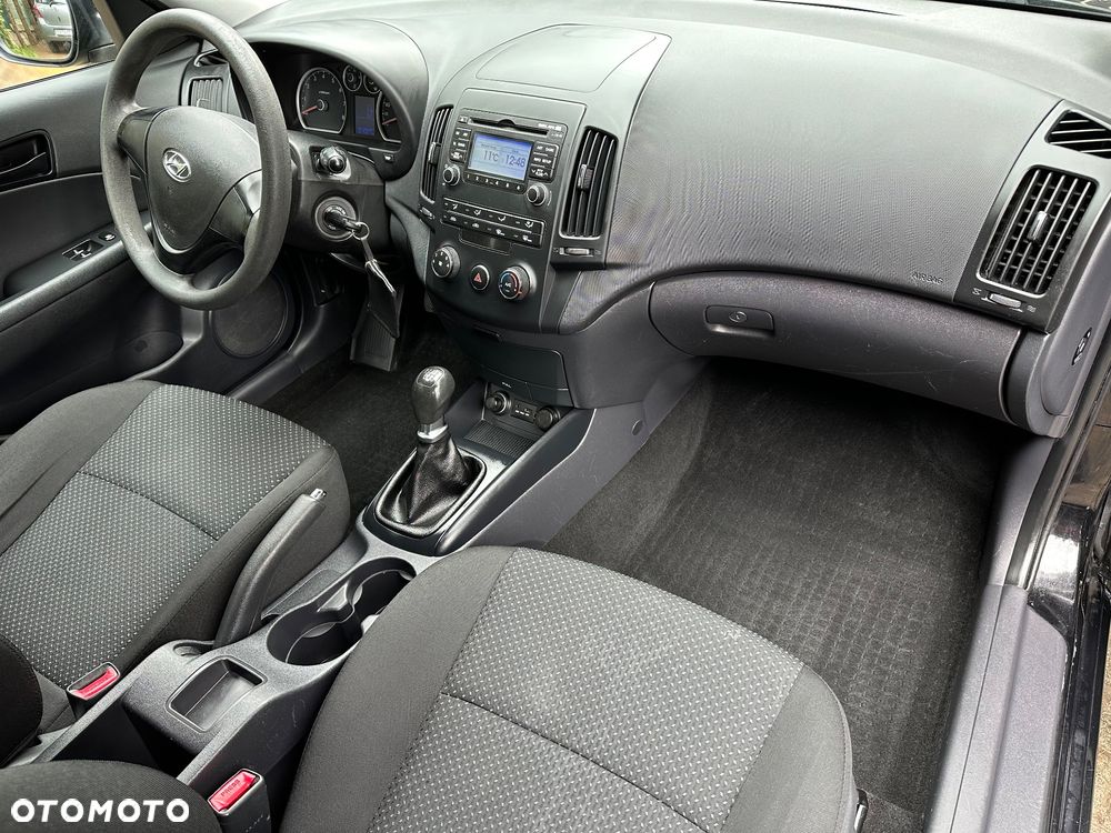 Hyundai i30 1.6 Classic + - 24