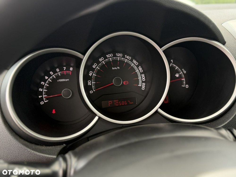 Kia Venga - 22
