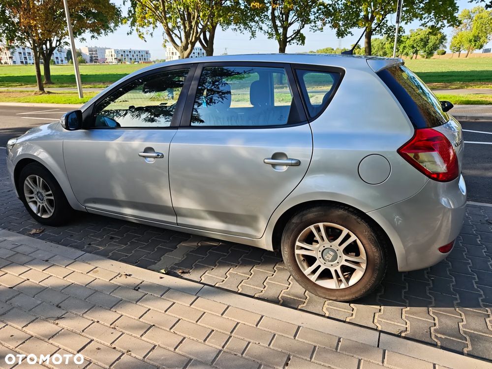 Kia Ceed - 6