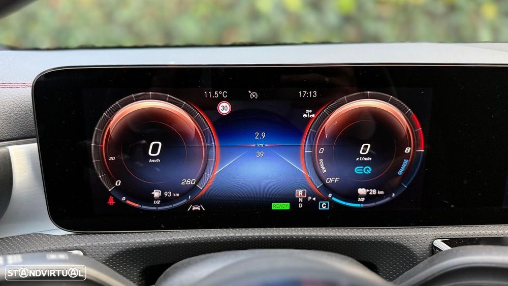 Mercedes-Benz CLA 250 e Shooting Brake AMG Line - 11