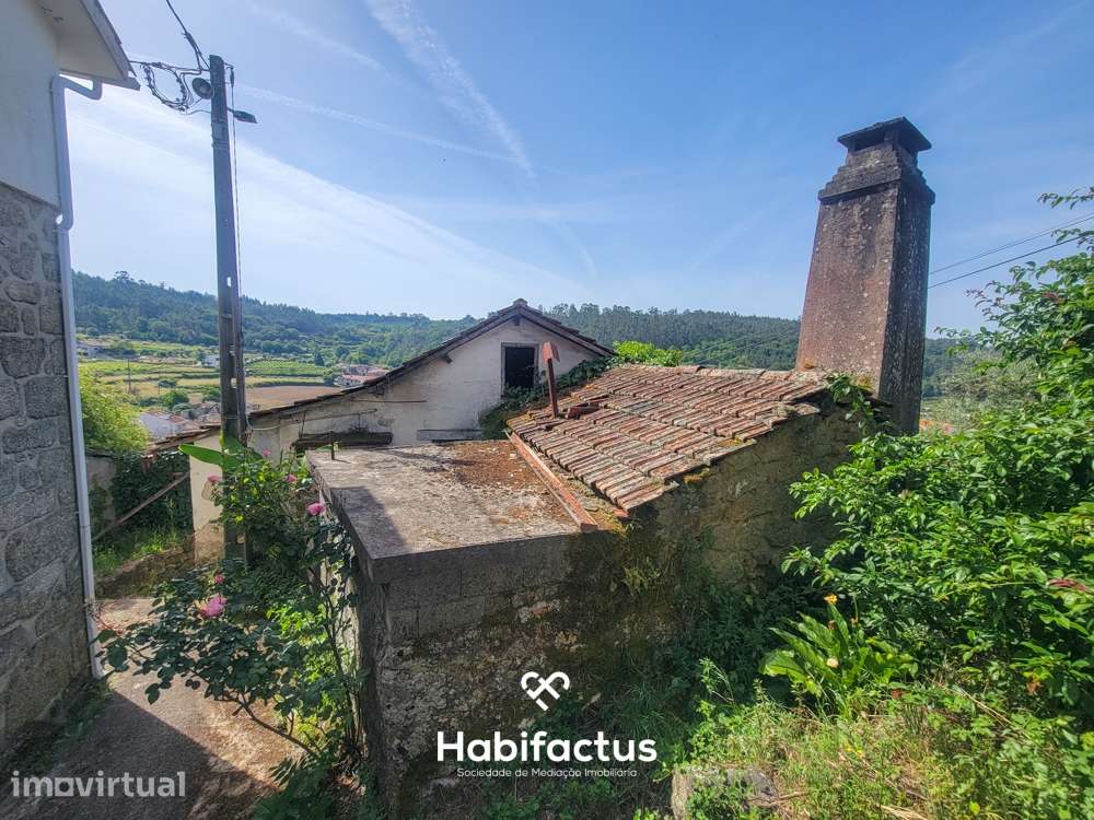 Moradia Isolada T2, para Reconstrução, c/ Varanda e 2 Terrenos á Venda - Grande imagem: 3/29