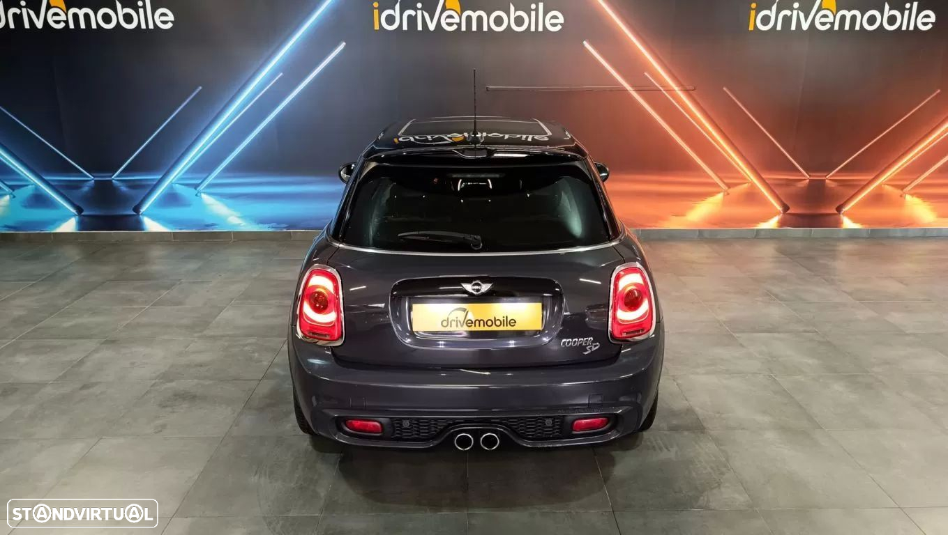 MINI 5 Portas Cooper SD Auto - 19