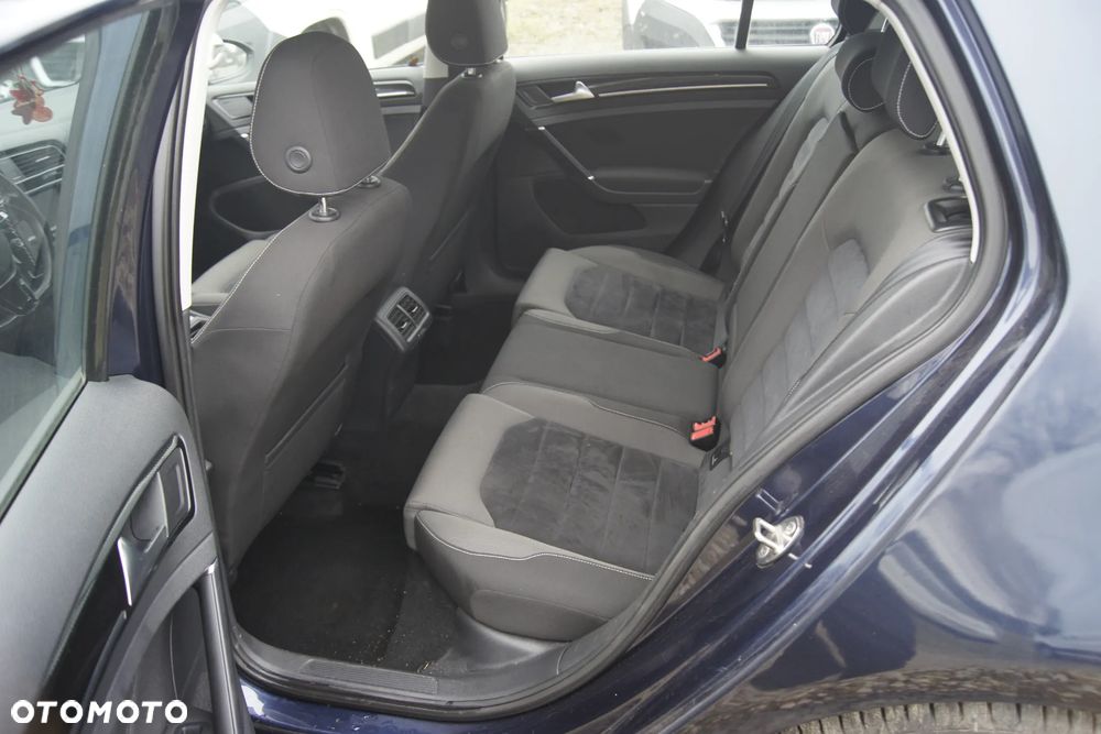 Volkswagen Golf 1.6 TDI DPF Highline - 11