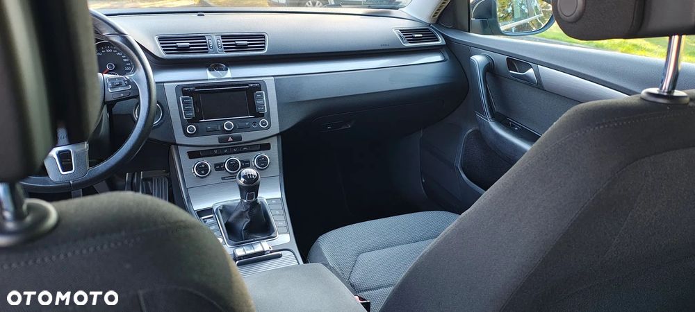 Volkswagen Passat 2.0 TDI Comfortline - 9
