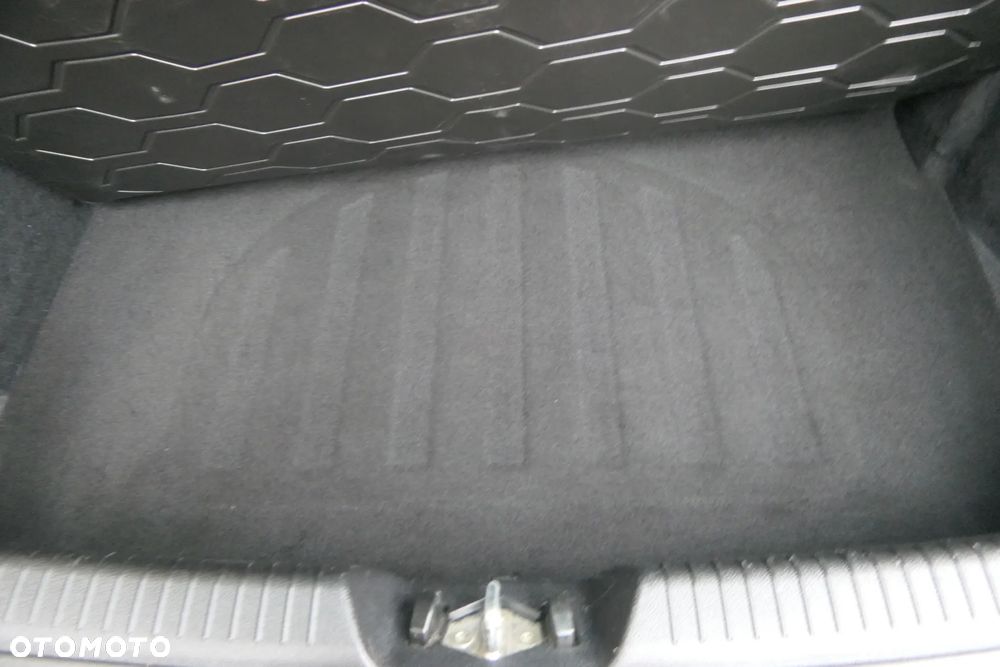 Kia Ceed 1.6 GDI Dream-Team Edition - 29