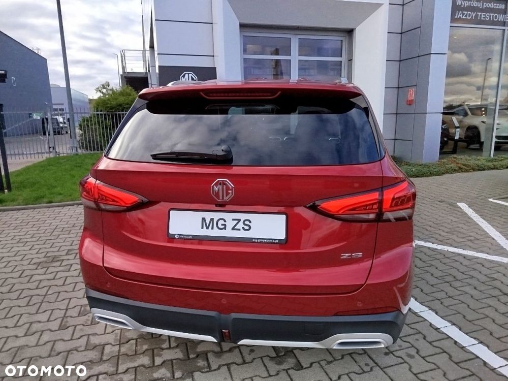 MG ZS - 8