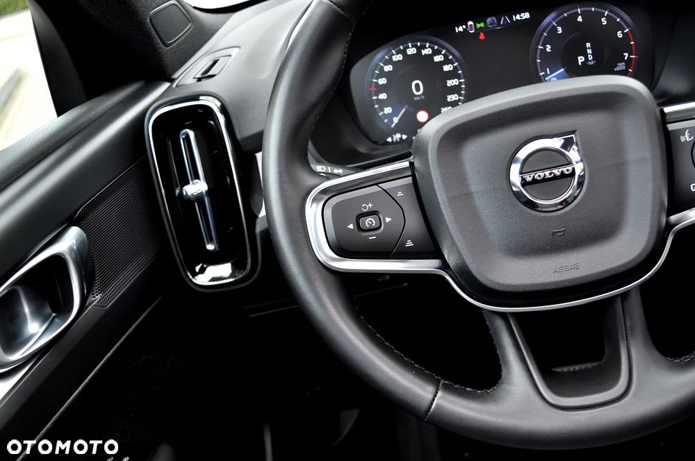 Volvo XC 40 B3 B DKG Plus Bright - 22