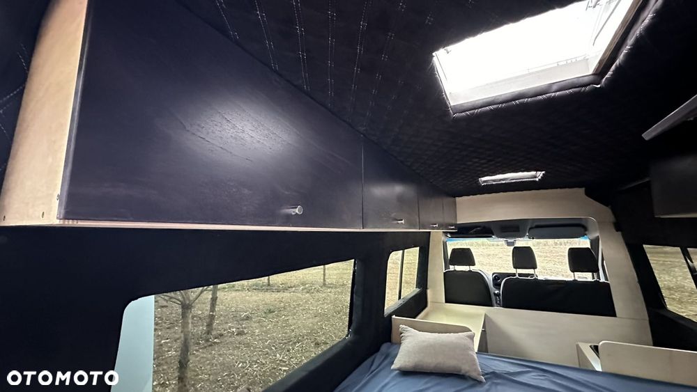 Mercedes-Benz Sprinter 910 - 14