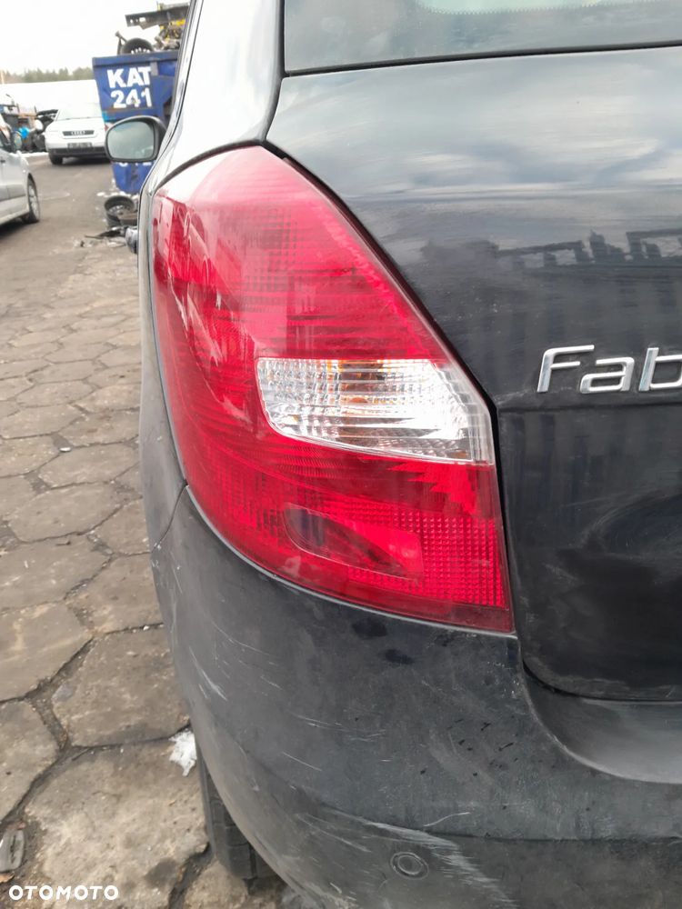 Lampa tylna lewa SKODA Fabia II HB 5D - 1