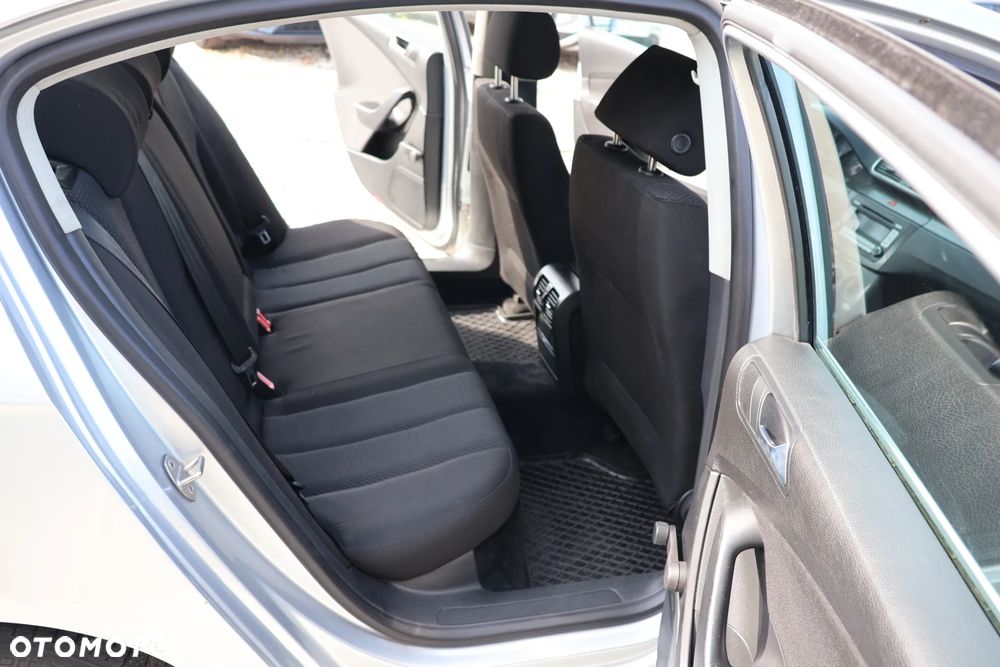 Volkswagen Passat 1.9 TDI Trendline - 10