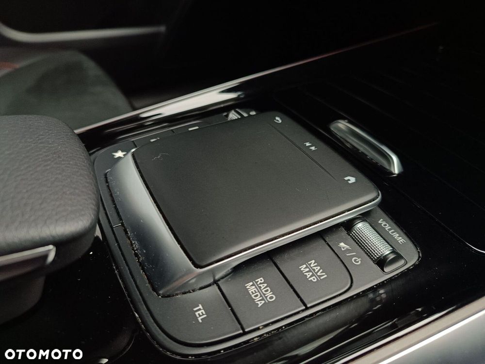 Mercedes-Benz GLA 200 AMG Line - 28