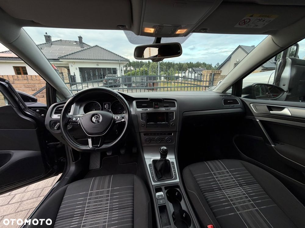 Volkswagen Golf - 23