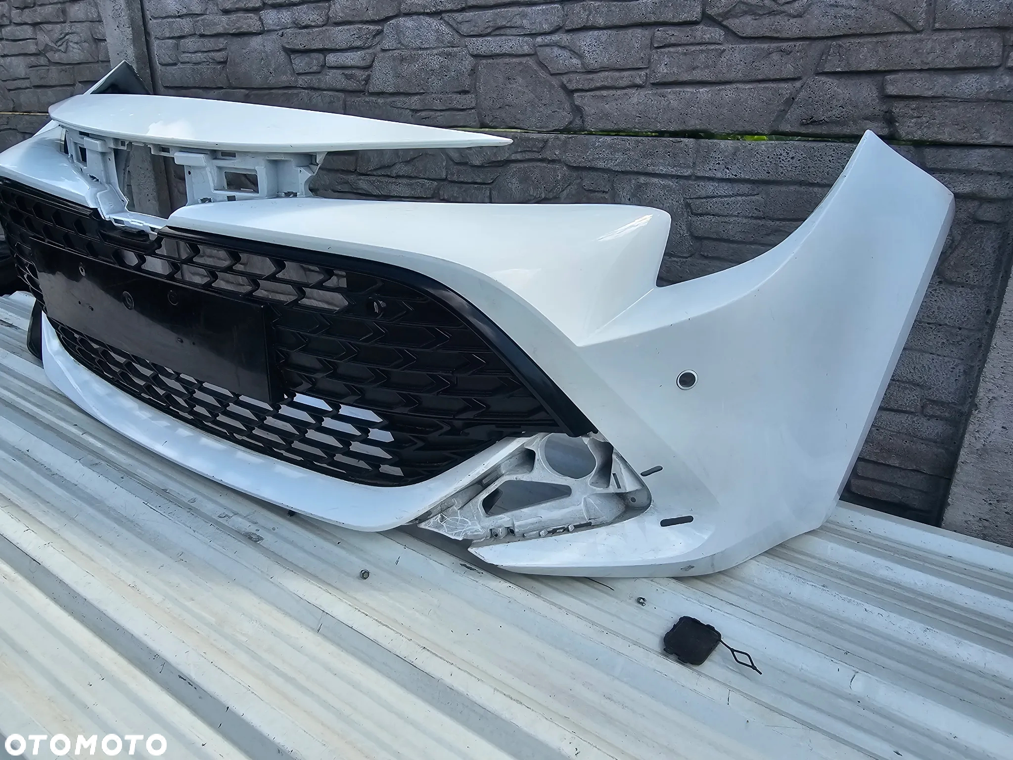 Toyota Corolla E21 lift hb kombi ZDERZAK PRZOD - 3