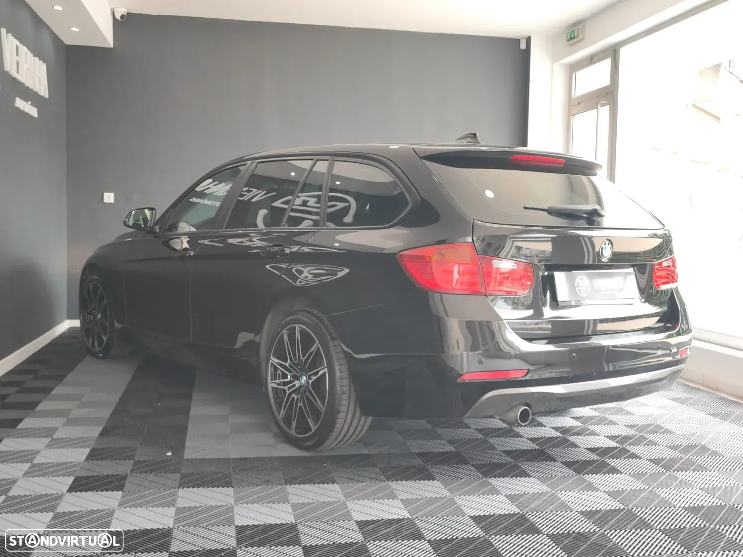 BMW 318 d Touring - 14