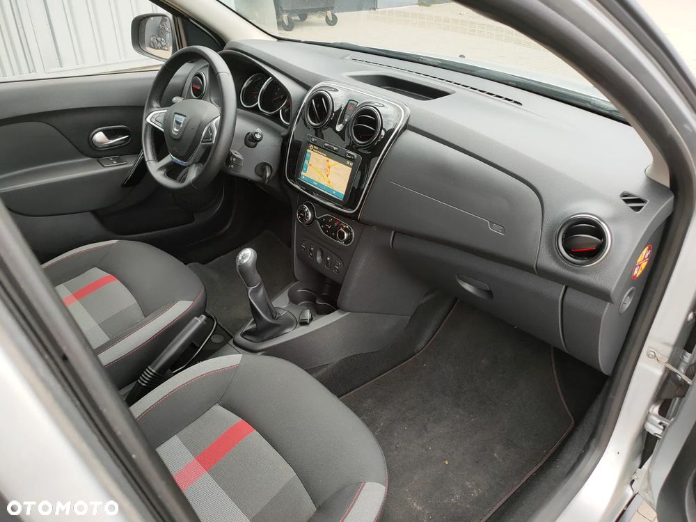Dacia Logan TCe 90 S&S Stepway Celebration - 29