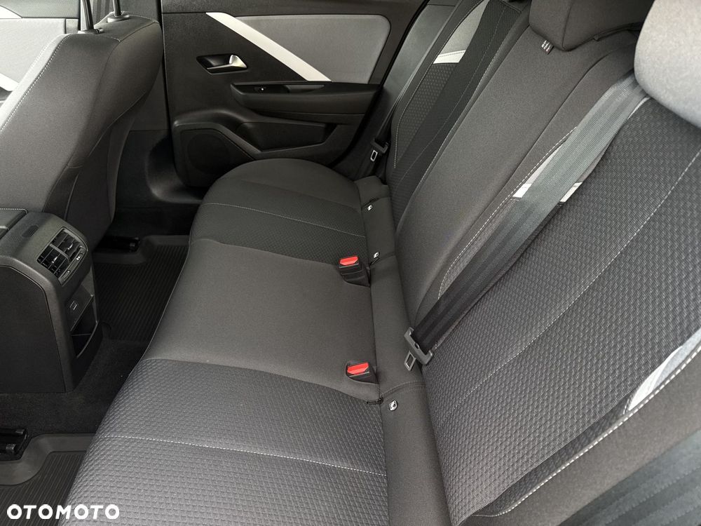 Opel Astra 1.2 T Edition S&S - 11