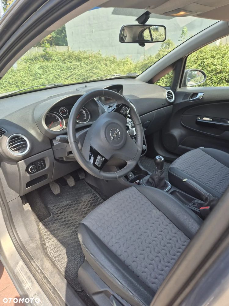 Opel Corsa 1.4 16V Cosmo - 4