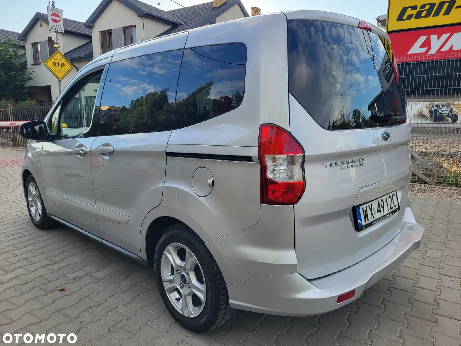 Ford Tourneo Courier ver-1-5-tdci-titanium - 5