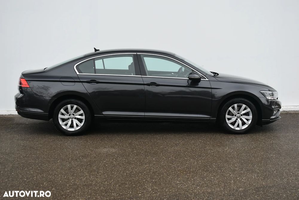 Volkswagen Passat - 4